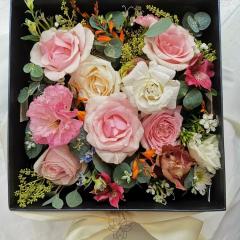 【南京市区、江宁区配送】粉色花盒，粉色玫瑰，尤加利，火焰兰，可以自己动手为心爱的人做一个礼物