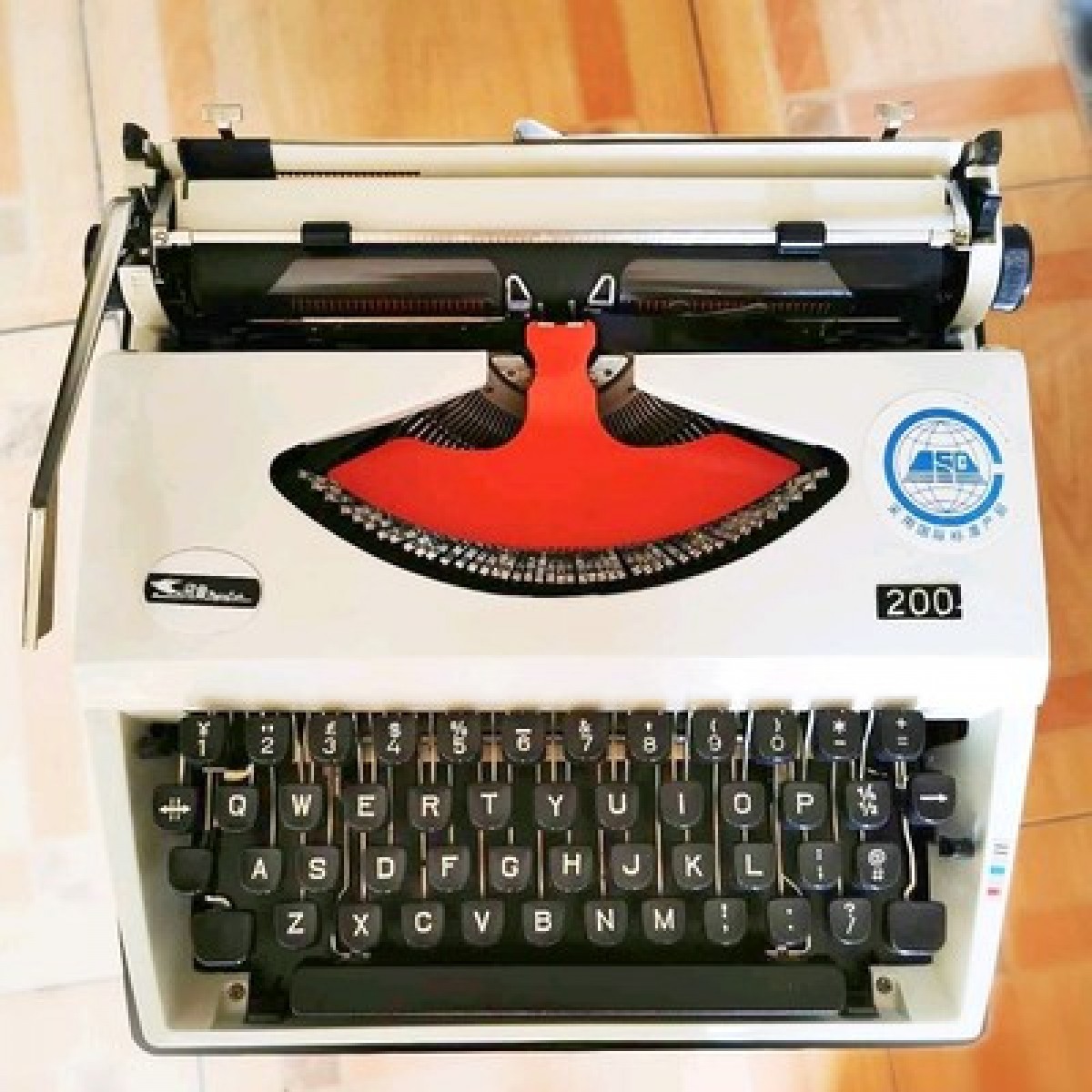 精品飞鱼黑色英雄复古打字机老式文艺生日礼物英文展示陈列装饰