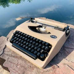 英雄ro110机械型英文复古打字机收藏摆设能打字